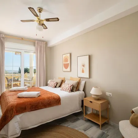 Mediterranean With Seaview, 365-day Open Pool And Walking Distance To The Lejlighed