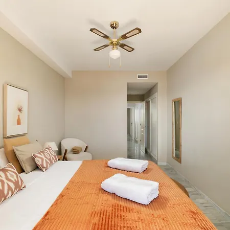 Mediterranean With Seaview, 365-day Open Pool And Walking Distance To The Marbella
